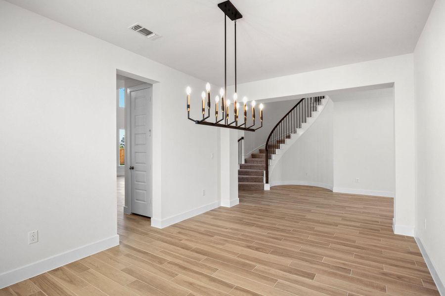 Spacious, unfurnished interior of a new home in Parmer Ranch, Georgetown (Image 32).