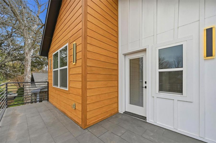 Exterior details and patio area of a home in , Dallas (Image 3).