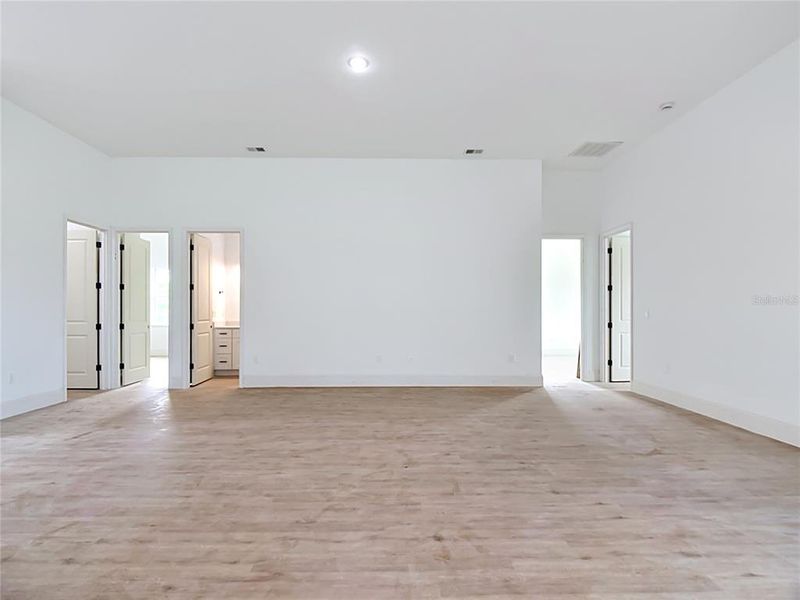 Spacious, unfurnished interior of a new home in , Port Charlotte (Image 16).
