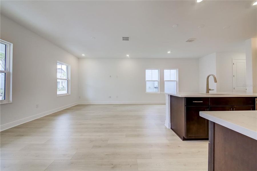 Spacious, unfurnished interior of a new home in Bungalow Walk at Lakewood Ranch, Sarasota (Image 42).