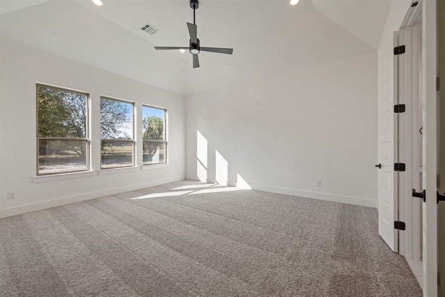 Spacious, unfurnished interior of a new home in Rolling Creek Ranch, Aledo (Image 37).