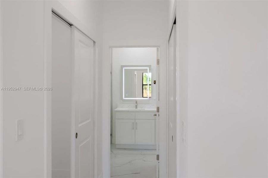 Hallway to en-suite Bathroom