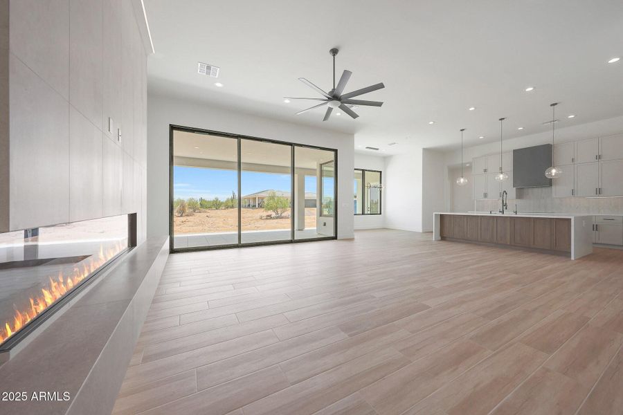 Spacious Great Room w Fireplace