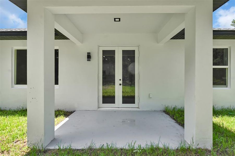 Exterior details and patio area of a home in , Dunnellon (Image 20). Exterior details and patio area of a home in , Dunnellon (Image 20).