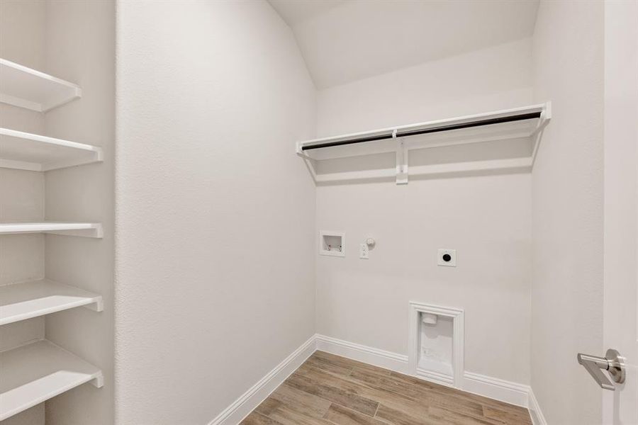 Spacious, unfurnished interior of a new home in Sonoma Verde, McLendon-Chisholm (Image 24).