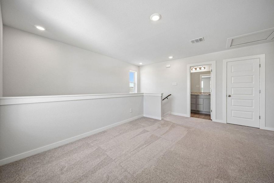 Spacious, unfurnished interior of a new home in Eastwood at Sonterra, Jarrell (Image 14).