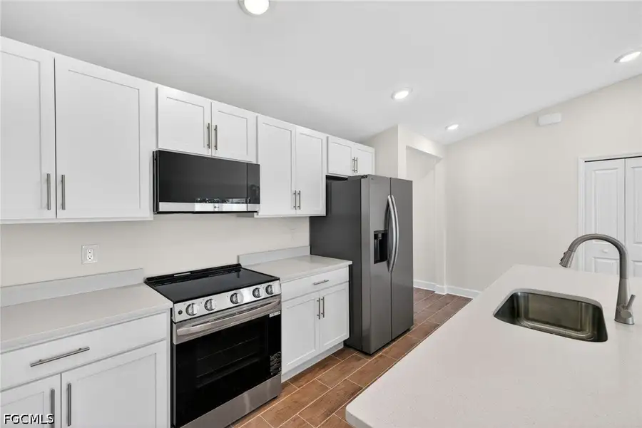 Furnished interior view inside a new home in Cape Coral, Cape Coral (Image 4).