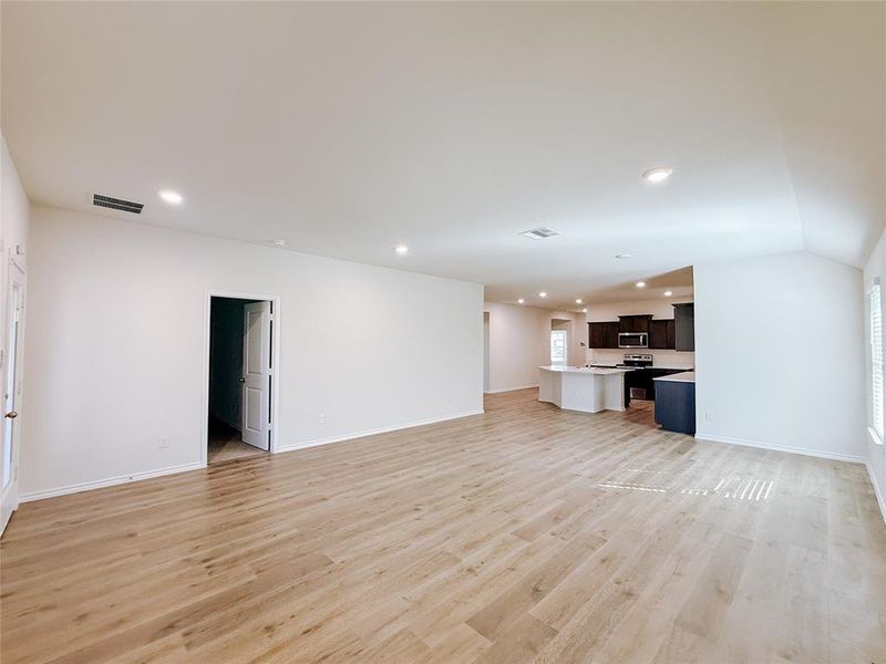 Spacious, unfurnished interior of a new home in Stonehaven, Caddo Mills (Image 22).