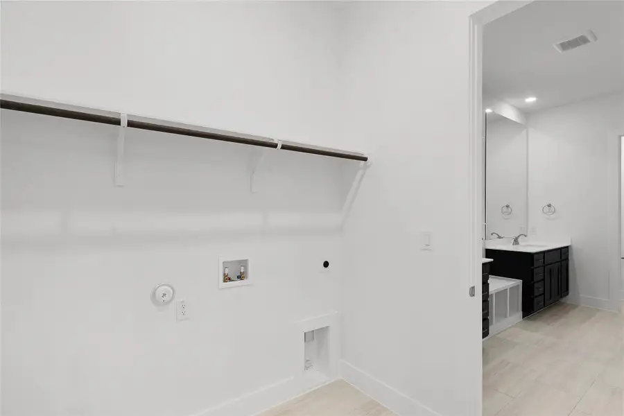 REPRESENTATIVE OF FLOOR PLAN ONLY REPRESENTATIVE OF FLOOR PLAN ONLY