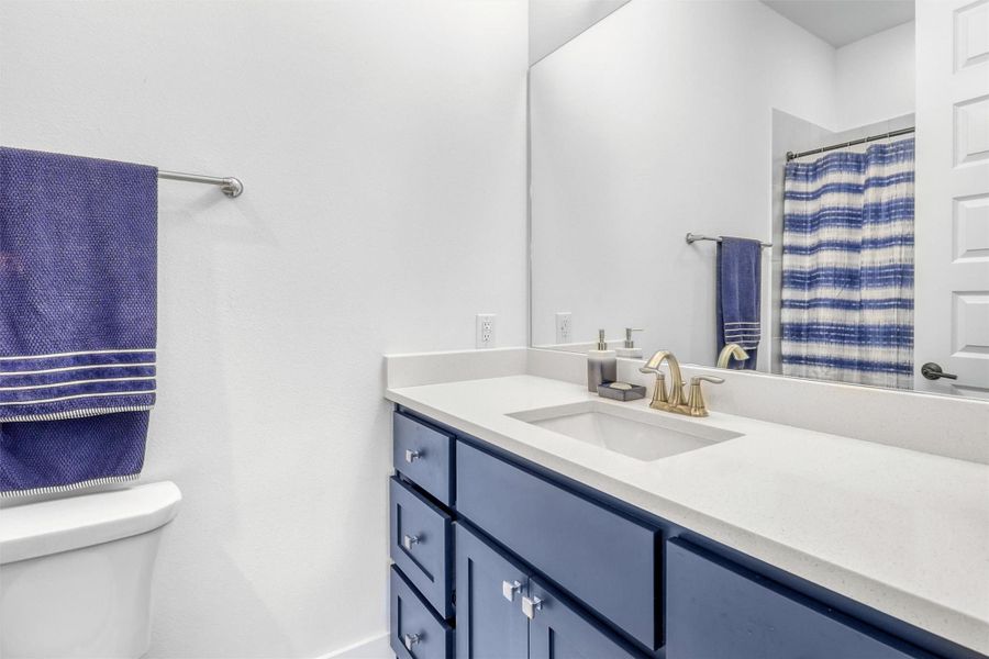 Full bathroom in the third bedroom.