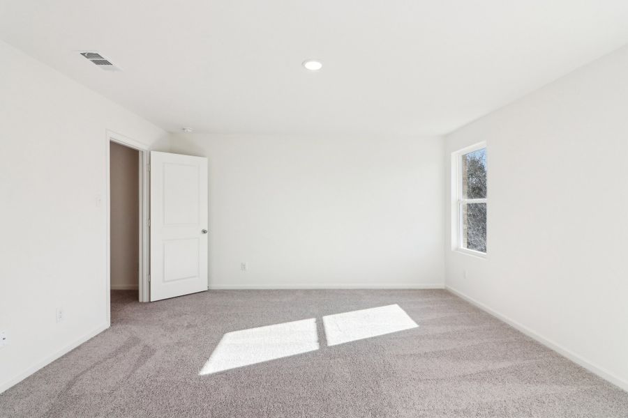 Representative unfurnished interior of a home built from the Endeavor by Starlight Homes in Sunrise at Arbor Ridge, La Vergne (Image 18).