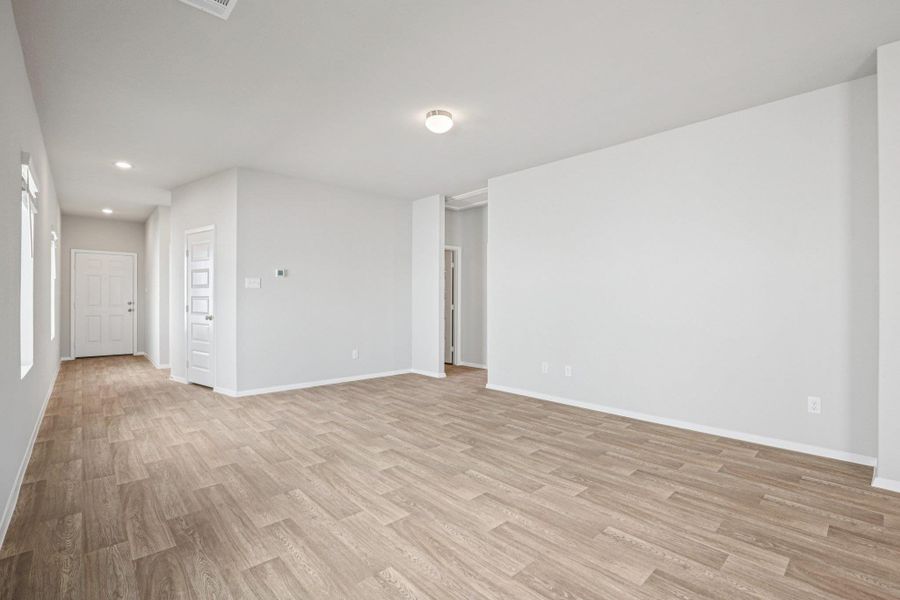 Spacious, unfurnished interior of a new home in Cascade, Liberty Hill (Image 24).