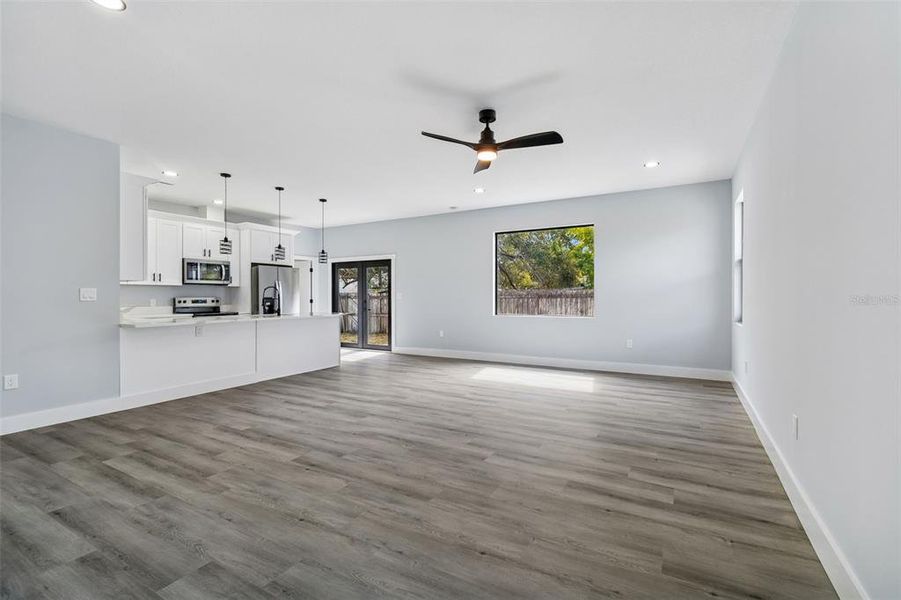 Spacious, unfurnished interior of a new home in , Pinellas Park (Image 33).