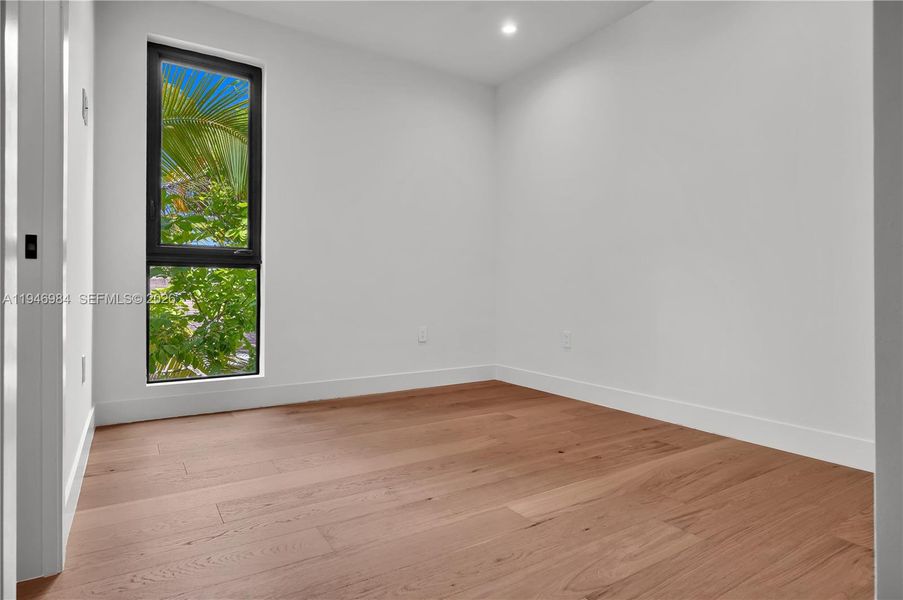 Spacious, unfurnished interior of a new home in , Miami (Image 15).