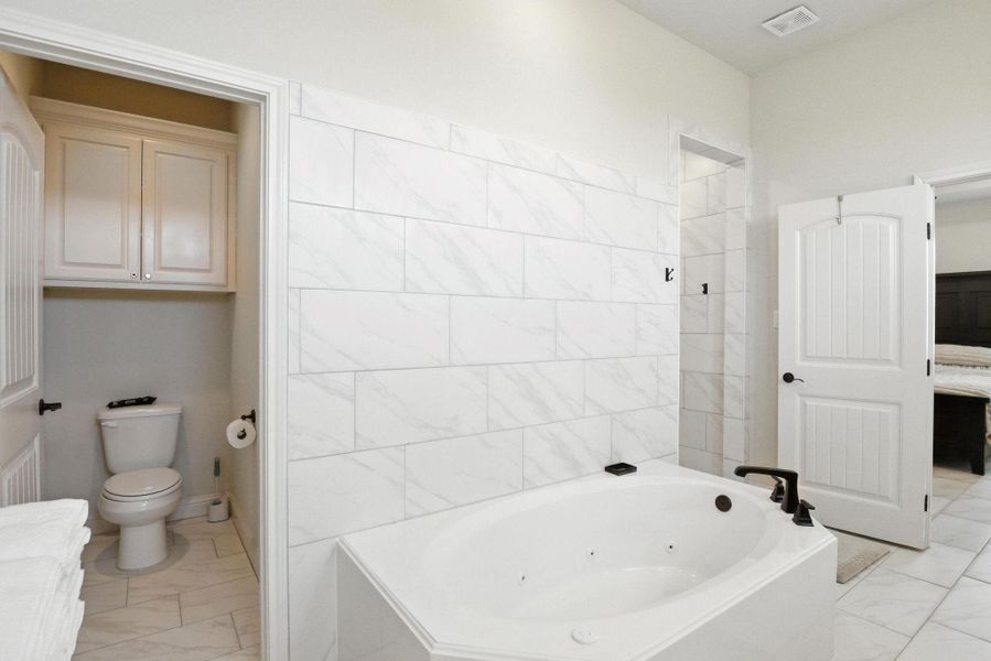 Furnished interior view inside a new home in , Bryan (Image 7).