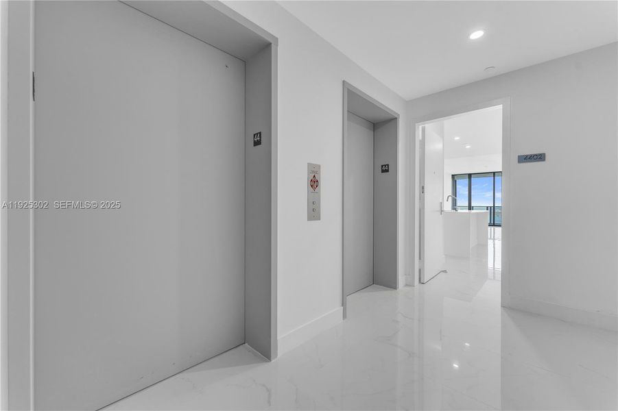 Spacious, unfurnished interior of a new home in Aria Reserve, Miami (Image 20).