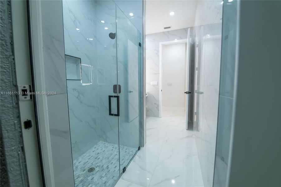 Image 47 of a home in .