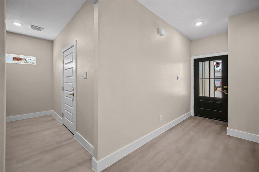 Spacious, unfurnished interior of a new home in , Granbury (Image 22).