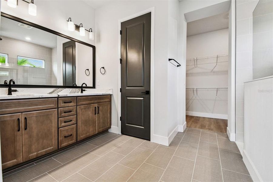 Furnished interior view inside a new home in Palmera Wellen Park - Classic Series, Venice (Image 8).