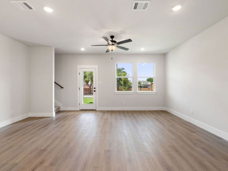 Spacious, unfurnished interior of a new home in Lake Park Villas, Wylie (Image 16). Spacious, unfurnished interior of a new home in Lake Park Villas, Wylie (Image 16).