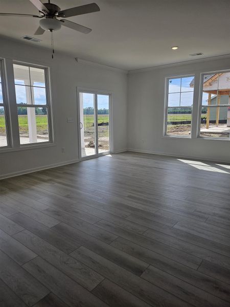 Spacious, unfurnished interior of a new home in Edgefield, Loris (Image 8).