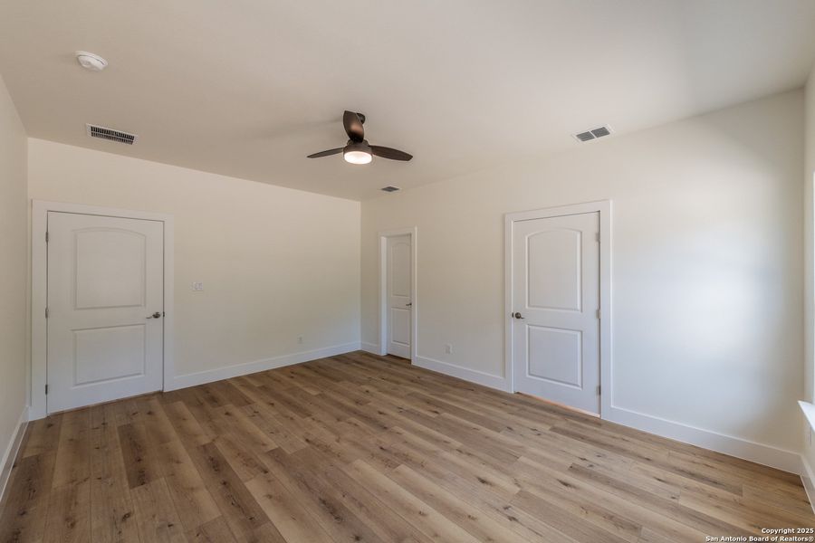 Spacious, unfurnished interior of a new home in , Canyon Lake (Image 36).