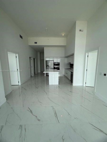 Spacious, unfurnished interior of a new home in , Hallandale Beach (Image 12).