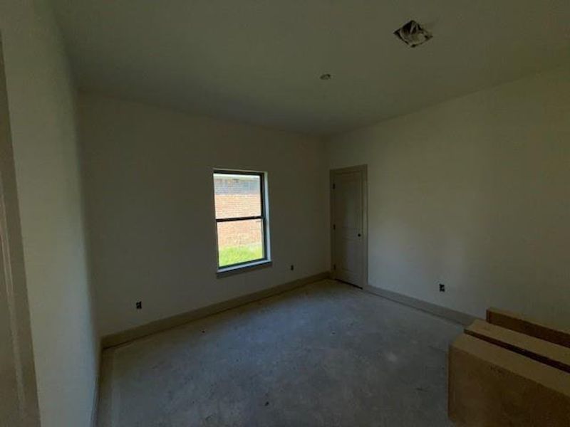 Spacious, unfurnished interior of a new home in , Angleton (Image 16).