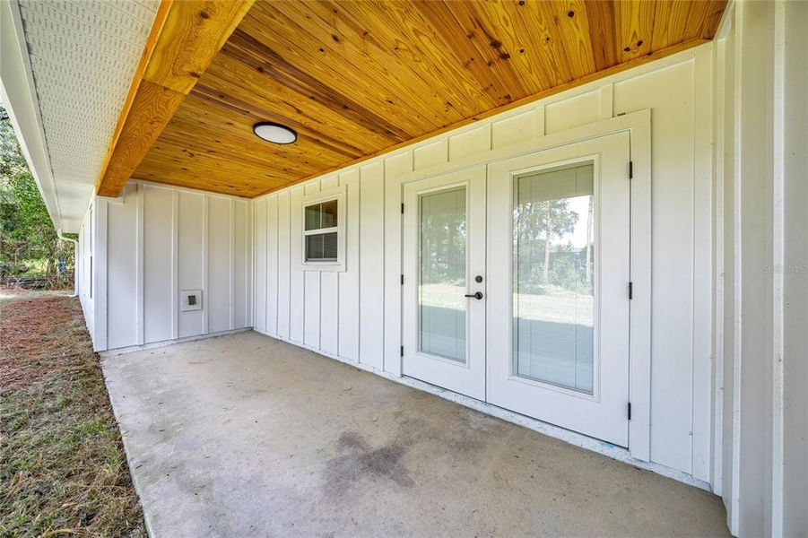 Exterior details and patio area of a home in , Ocala (Image 4). Exterior details and patio area of a home in , Ocala (Image 4).
