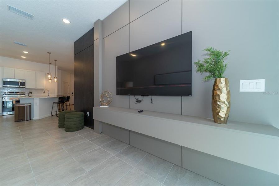 Furnished interior view inside a new home in , Orlando (Image 8).