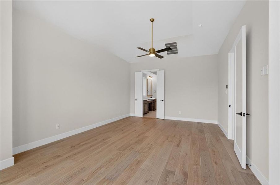 Spacious, unfurnished interior of a new home in Mustang Lakes, Celina (Image 23).