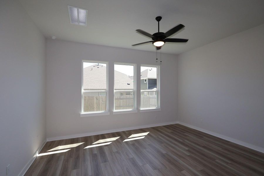 Spacious, unfurnished interior of a new home in Lariat, Liberty Hill (Image 13).