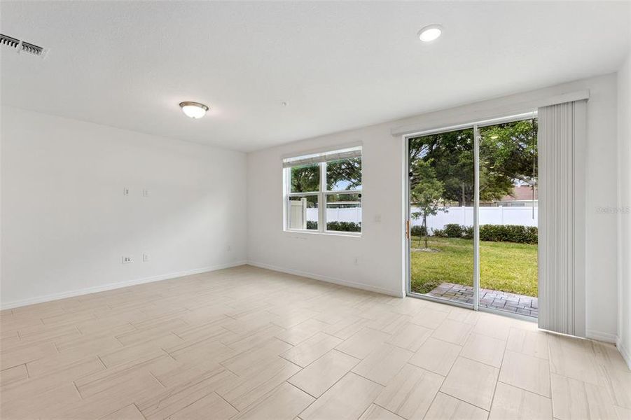 Spacious, unfurnished interior of a new home in , Orlando (Image 13).