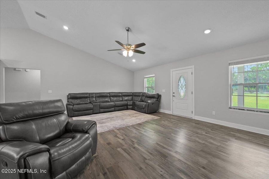 Furnished interior view inside a new home in , Palatka (Image 10).