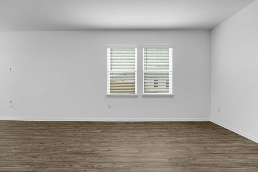 Spacious, unfurnished interior of a new home in Longview, Del Valle (Image 12).