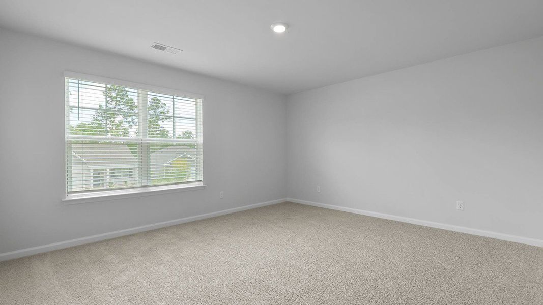 Spacious, unfurnished interior of a new home in Carolina Groves, Moncks Corner (Image 16).