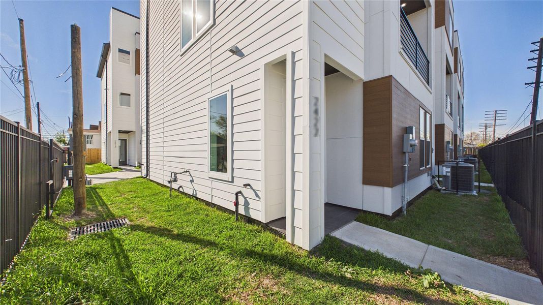 Exterior details and patio area of a home in , Houston (Image 24).