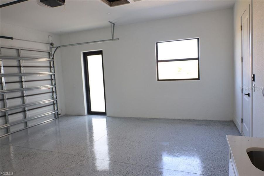 Spacious, unfurnished interior of a new home in , Lehigh Acres (Image 20).