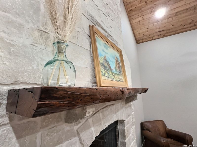 Close-up of interior finishes inside a home in , Jourdanton (Image 16).