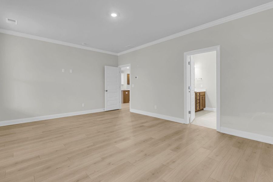 Spacious, unfurnished interior of a new home in Tidewater at Lakes of Cane Bay, Summerville (Image 34).