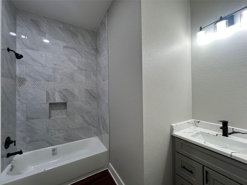 28811 Champion Oaks vanity and shower in hallywood bath 28811 Champion Oaks vanity and shower in hallywood bath