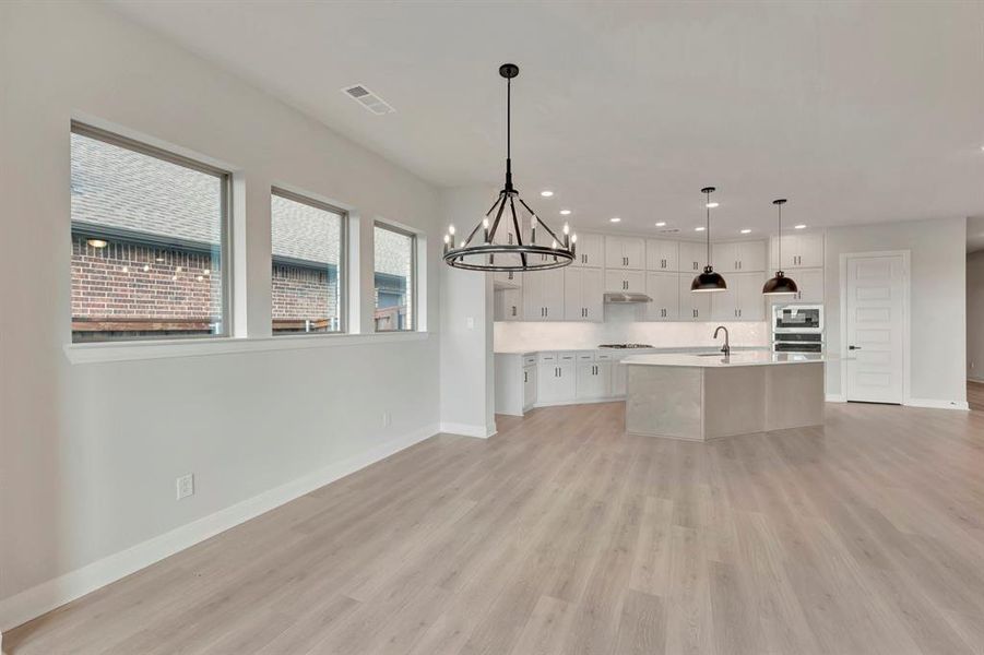 Spacious, unfurnished interior of a new home in Myrtle Creek, Waxahachie (Image 30).