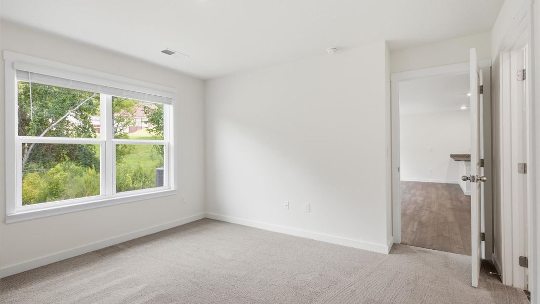 Spacious, unfurnished interior of a new home in Emory Creek, Harriman (Image 36).