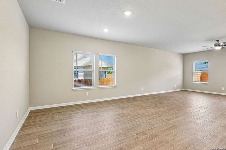 Spacious, unfurnished interior of a new home in Royal Crest, San Antonio (Image 30).