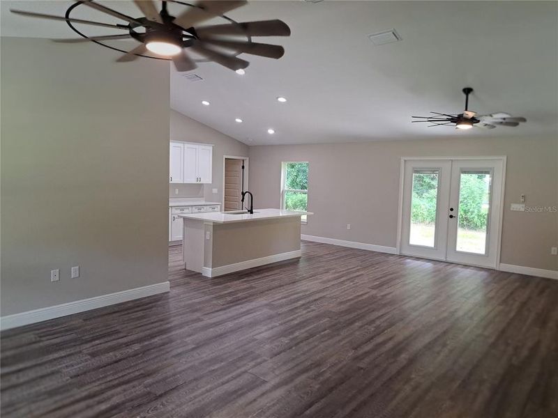 Spacious, unfurnished interior of a new home in , Citrus Springs (Image 13).