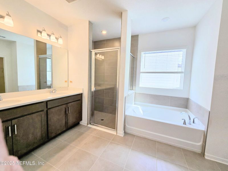 Furnished interior view inside a new home in Hyland Trail, Green Cove Springs (Image 8). Furnished interior view inside a new home in Hyland Trail, Green Cove Springs (Image 8).