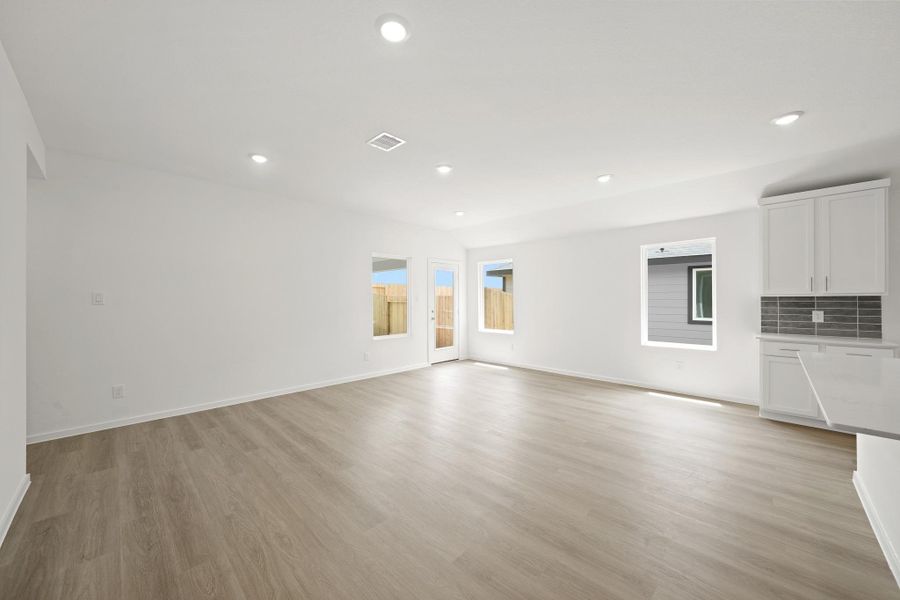 Spacious, unfurnished interior of a new home in Chapel Lakes, Montgomery (Image 5). Spacious, unfurnished interior of a new home in Chapel Lakes, Montgomery (Image 5).