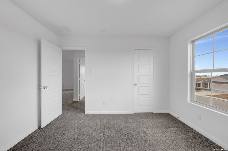 Spacious, unfurnished interior of a new home in Greenspoint Heights, Seguin (Image 32).