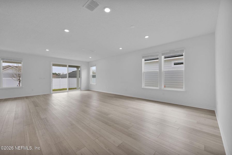 Spacious, unfurnished interior of a new home in Murray Farms, Middleburg (Image 24).