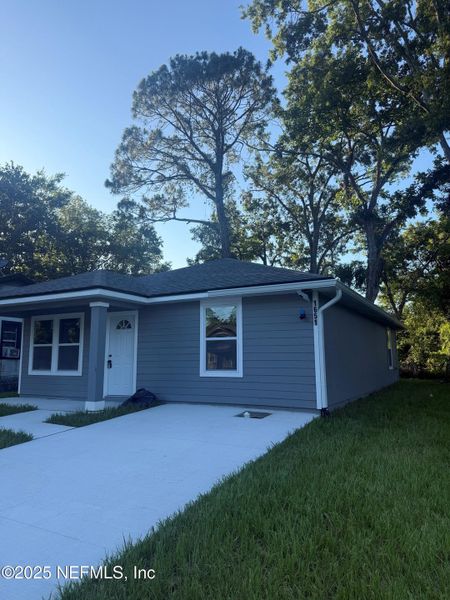 Front exterior of a new home in , Jacksonville, FL, highlighting curb appeal (Image 5).